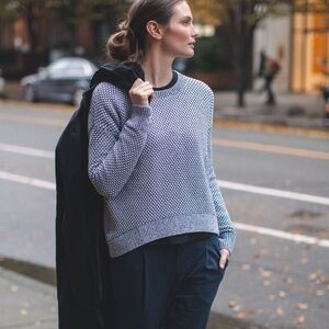 Lululemon Lululemon Yogi Crew Sweater size 6 in Inkwell/ White